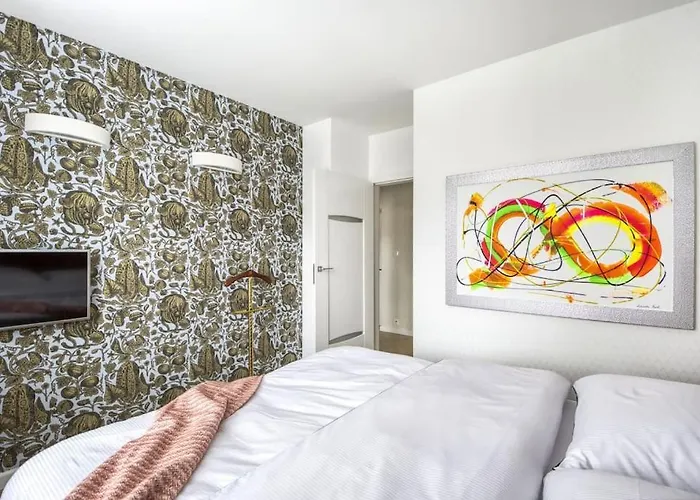 Piekny Fredola * وارسو